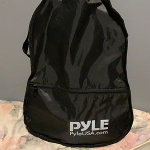 Base guitar a very light brown, has everything